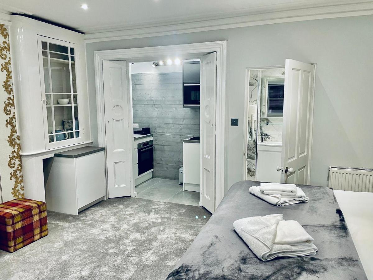 Deluxe Studios With Spa Included Portsmouth Exteriör bild