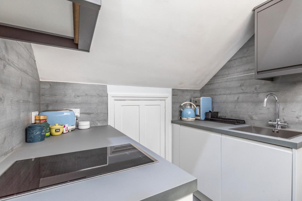 Deluxe Studios With Spa Included Portsmouth Exteriör bild