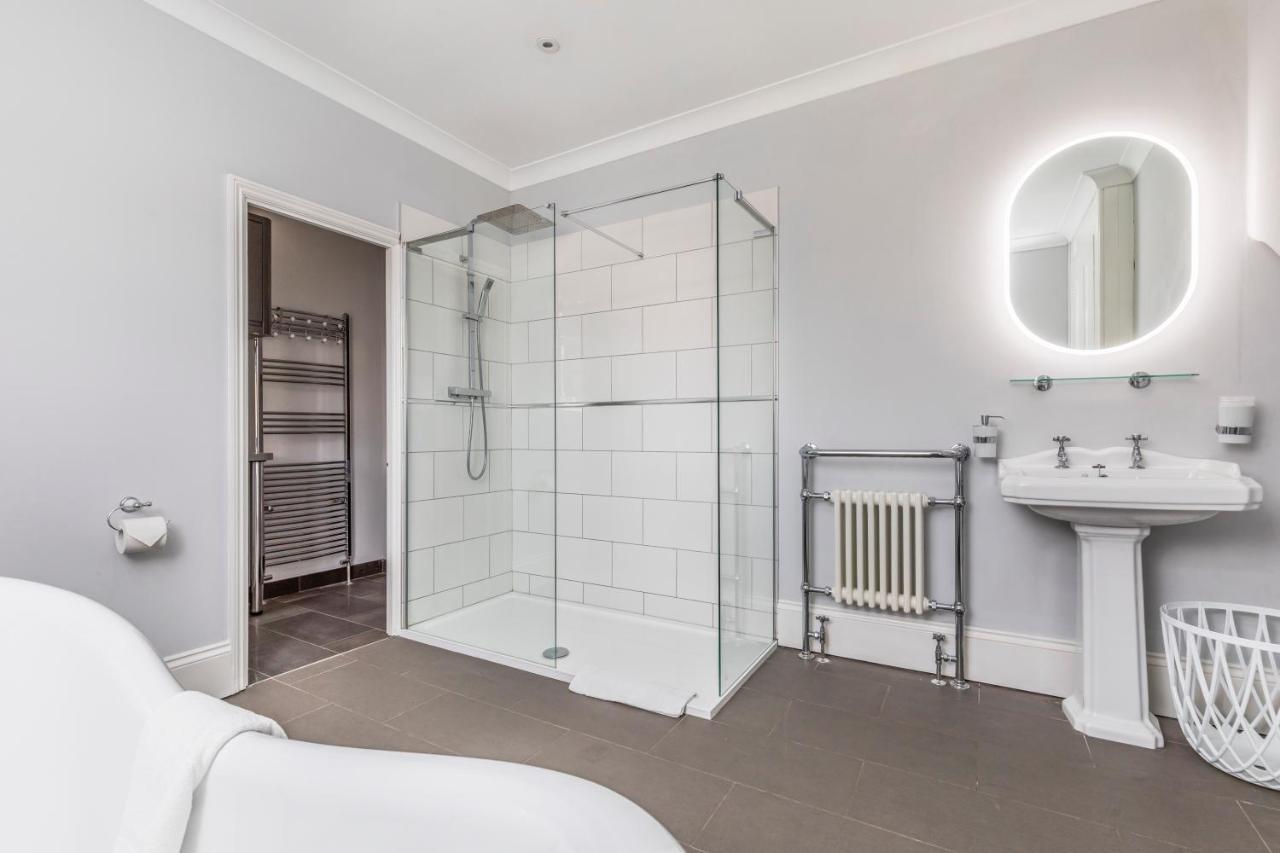 Deluxe Studios With Spa Included Portsmouth Exteriör bild