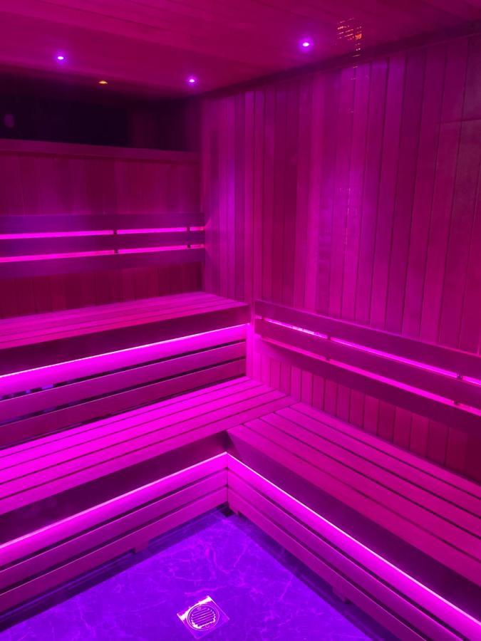Deluxe Studios With Spa Included Portsmouth Exteriör bild
